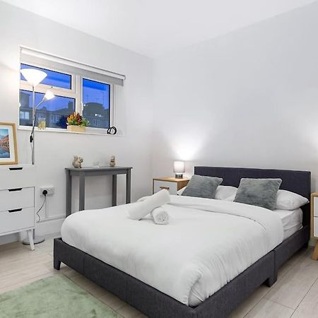 Holiday Home Near Kings Cross Sleep 12 Sp7 Londra Exterior foto