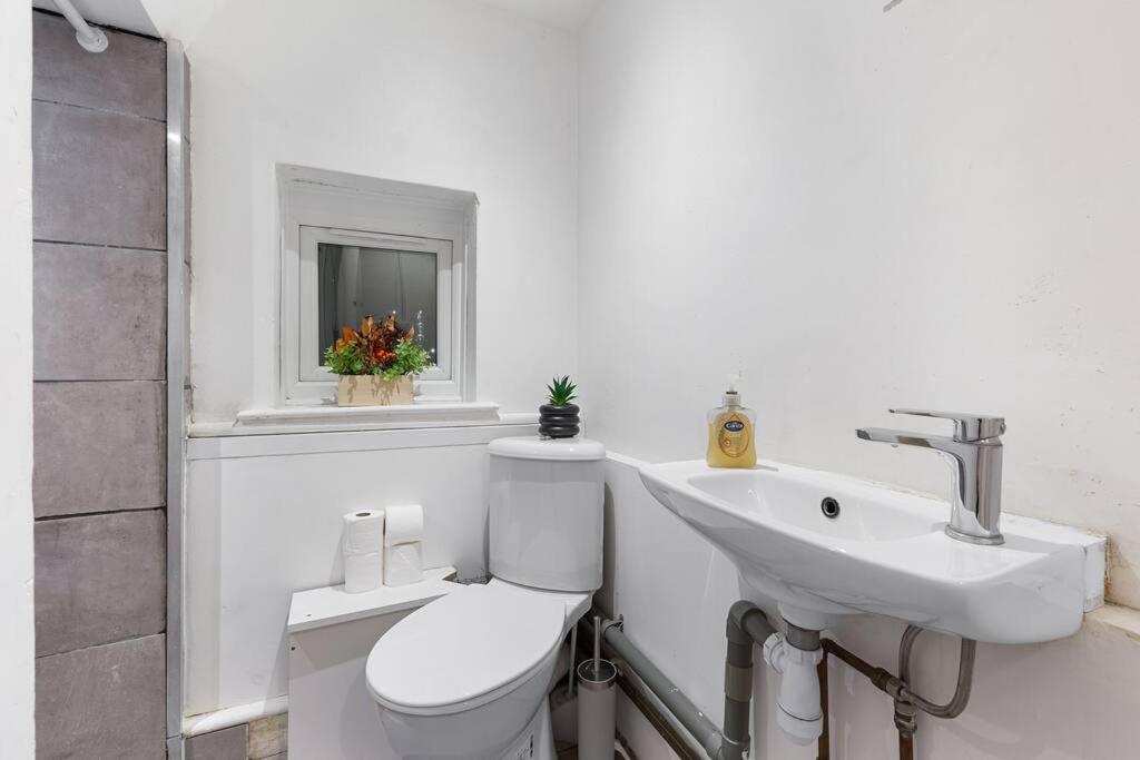 Holiday Home Near Kings Cross Sleep 12 Sp7 Londra Exterior foto