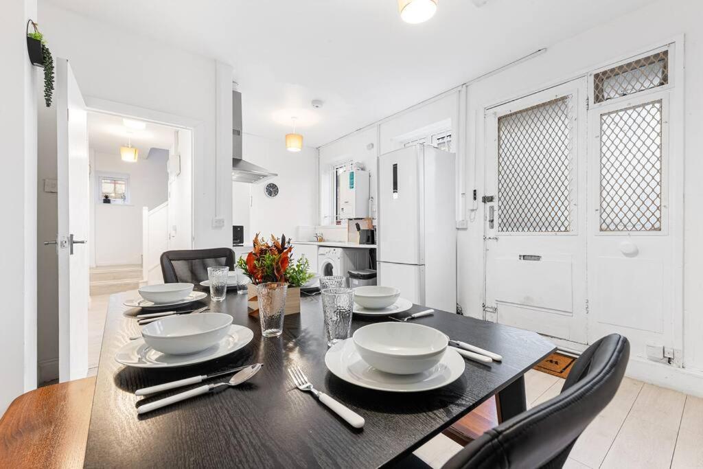 Holiday Home Near Kings Cross Sleep 12 Sp7 Londra Exterior foto