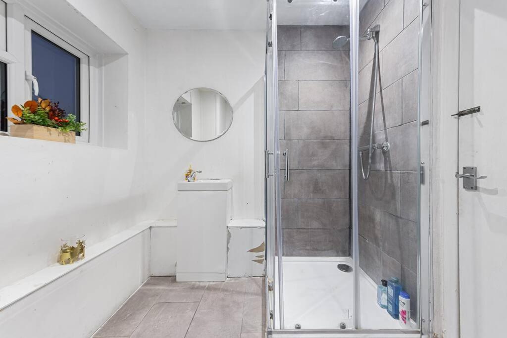 Holiday Home Near Kings Cross Sleep 12 Sp7 Londra Exterior foto