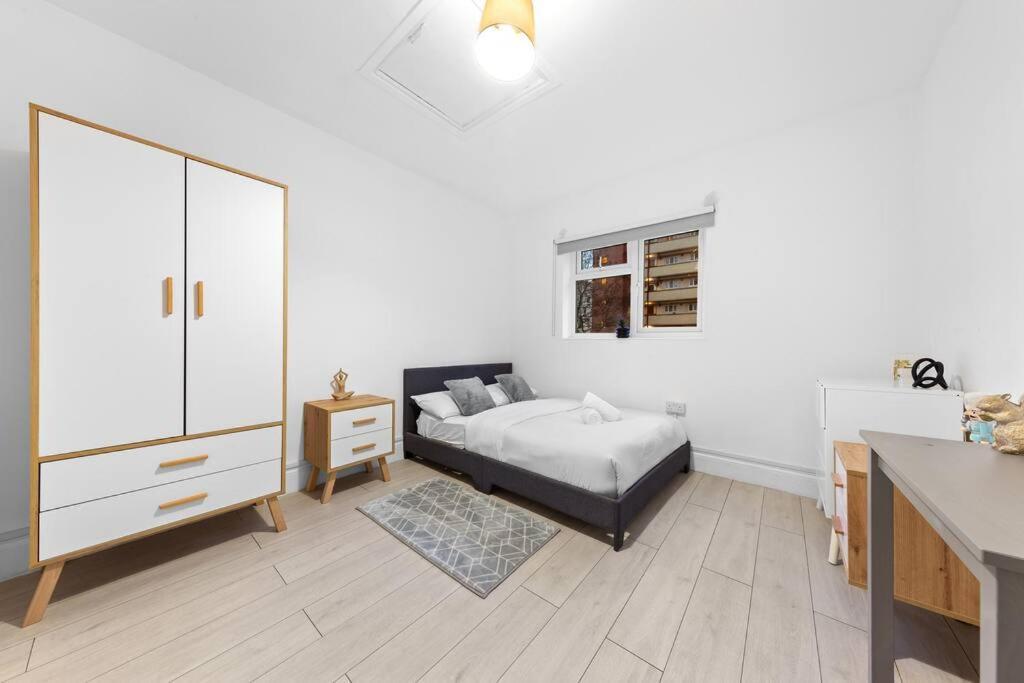 Holiday Home Near Kings Cross Sleep 12 Sp7 Londra Exterior foto
