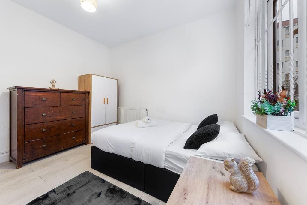 Holiday Home Near Kings Cross Sleep 12 Sp7 Londra Exterior foto