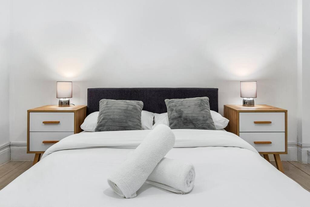 Holiday Home Near Kings Cross Sleep 12 Sp7 Londra Exterior foto