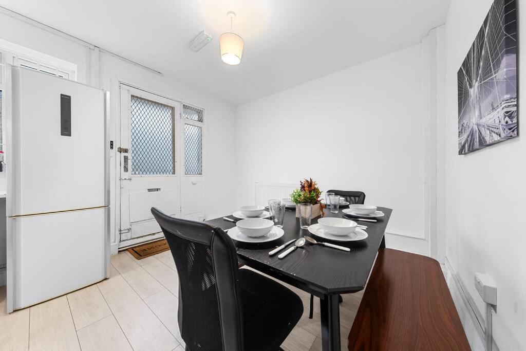 Holiday Home Near Kings Cross Sleep 12 Sp7 Londra Exterior foto