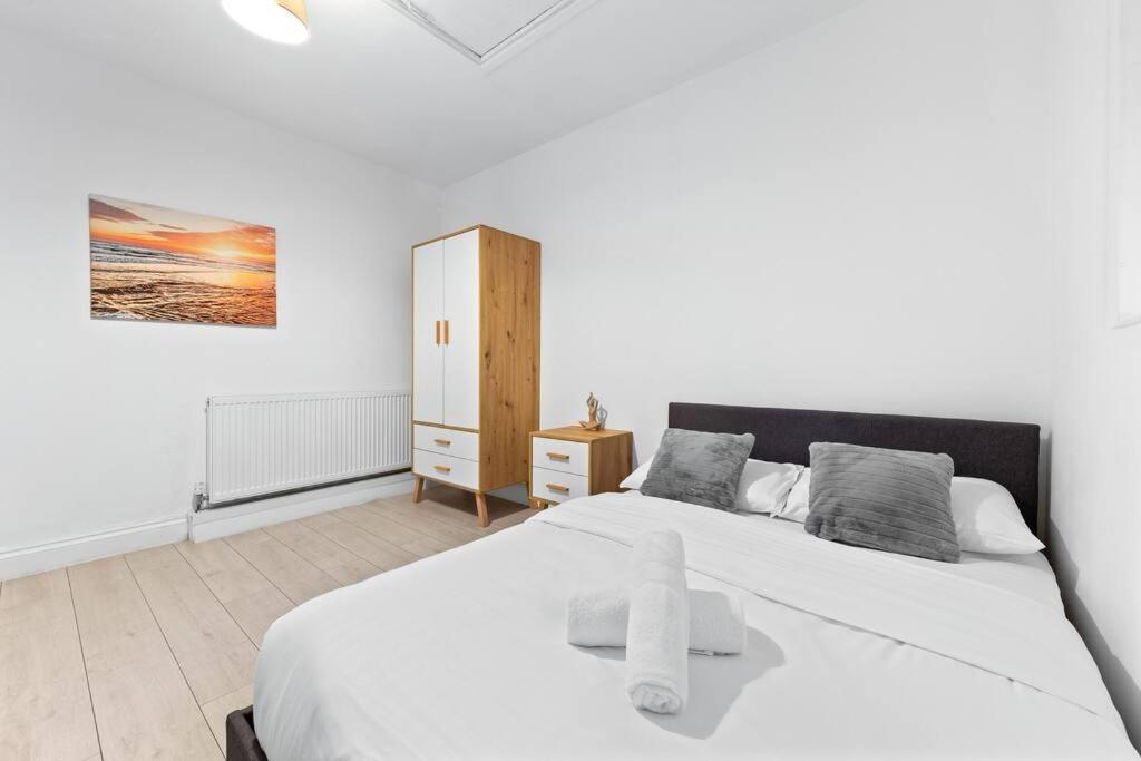 Holiday Home Near Kings Cross Sleep 12 Sp7 Londra Exterior foto