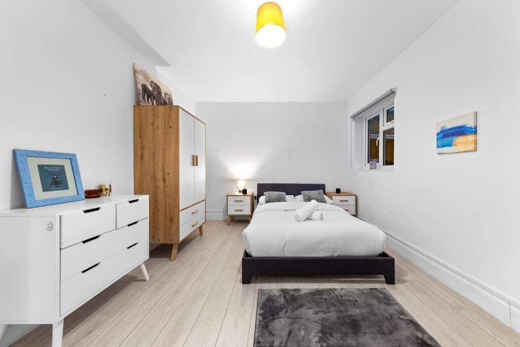 Holiday Home Near Kings Cross Sleep 12 Sp7 Londra Exterior foto