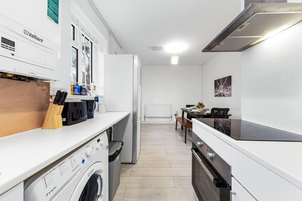 Holiday Home Near Kings Cross Sleep 12 Sp7 Londra Exterior foto