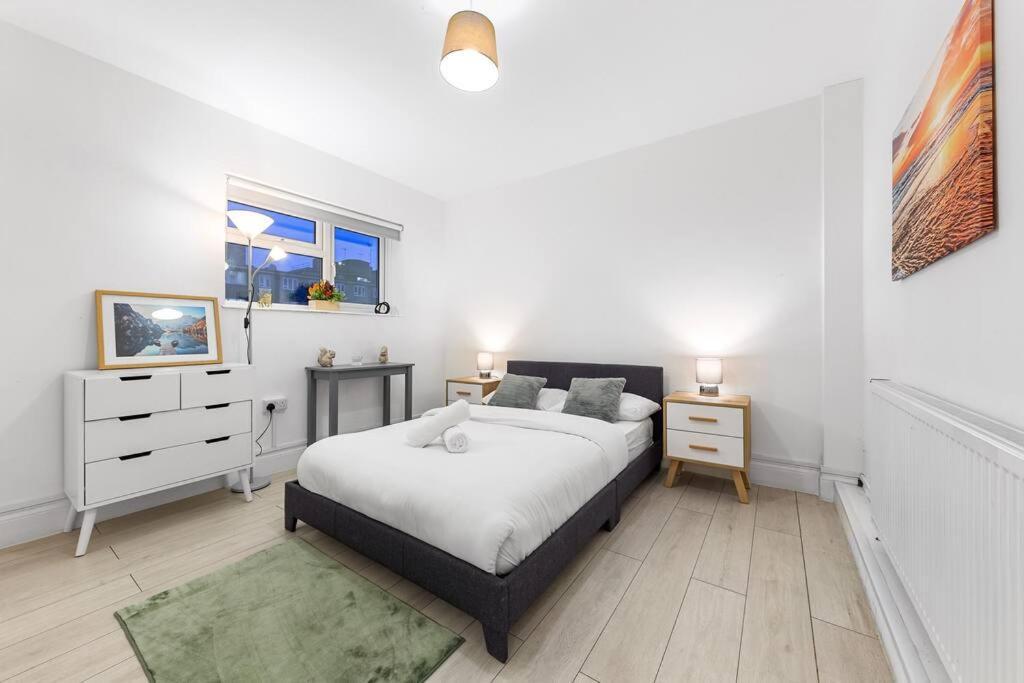Holiday Home Near Kings Cross Sleep 12 Sp7 Londra Exterior foto