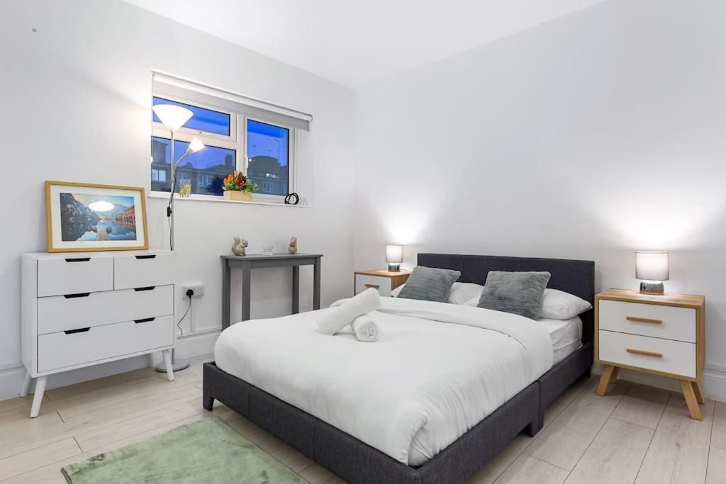 Holiday Home Near Kings Cross Sleep 12 Sp7 Londra Exterior foto
