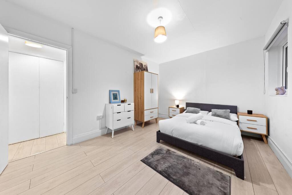 Holiday Home Near Kings Cross Sleep 12 Sp7 Londra Exterior foto